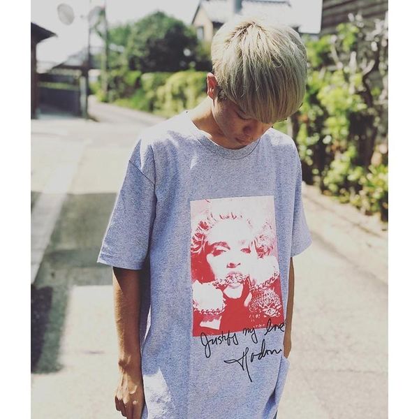 

box logo madonna t-shirt красочной luxury street скейтборд мужчина tee мода короткий рукав повседневная открытый тур футболка hftttx001, White;black