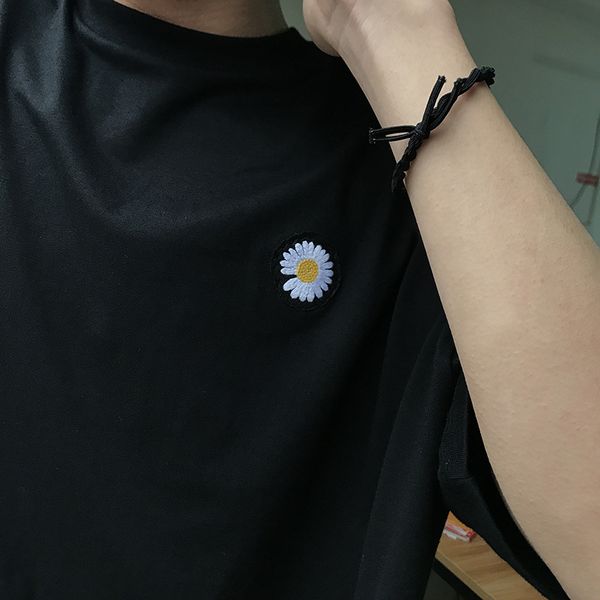 

peaceminusone quan zhilong gd small daisy os loose chest small embroidered patch men short sleeve t-shirt, Red