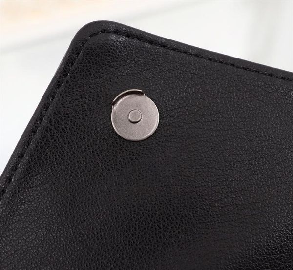 

2019 unexpected good-looking postman bag, classic fashion has not sed, add quilted embroidery style, one-shoulder bag