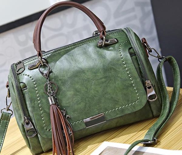 

2020 new designer wild luxury one-shoulder diagonal bag fashion boston pillow bag designer ladies portable tassel bag cope
