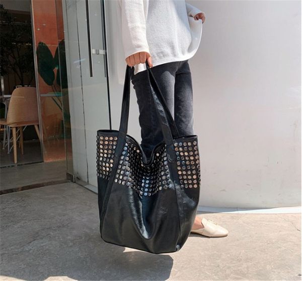 

fashionable rivet large capacity shopping bag fashionable lady carry large bag on one shoulder ph-cfy20041020#