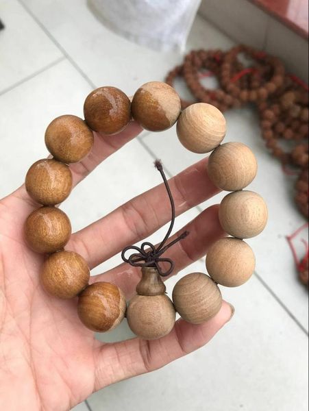 

old silk nanmu wood tibetan buddhism amulet bracelet, Black