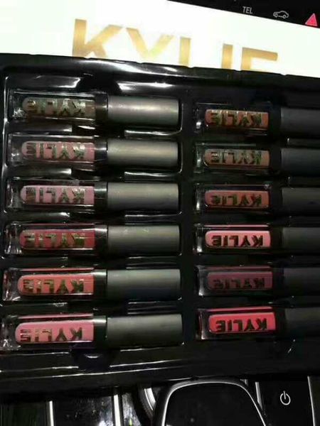 

dhl бесплатная доставка рождество продвижение! новейший бренд макияж k @ y очарование увлажняющий яркий блеск для губ (12 шт. / компл