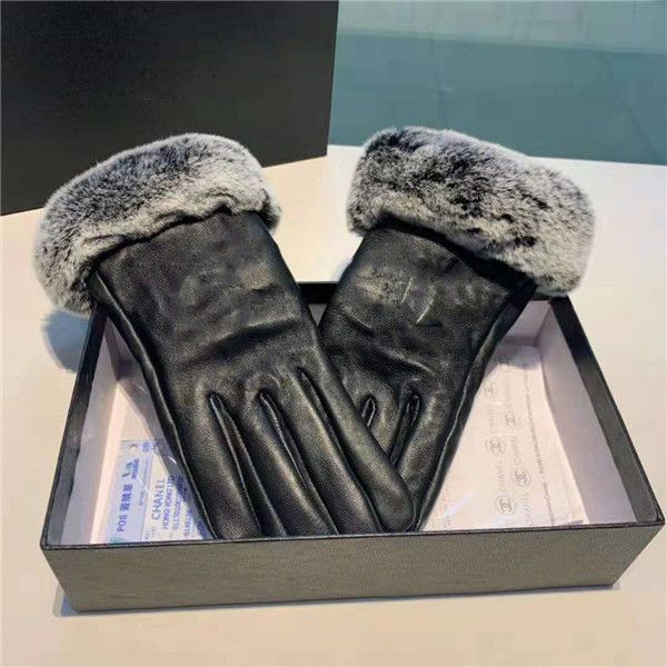 

2019 new fashion ladies leather brand gloves winter insulation thickened touch screen windproof gloves, Blue;gray