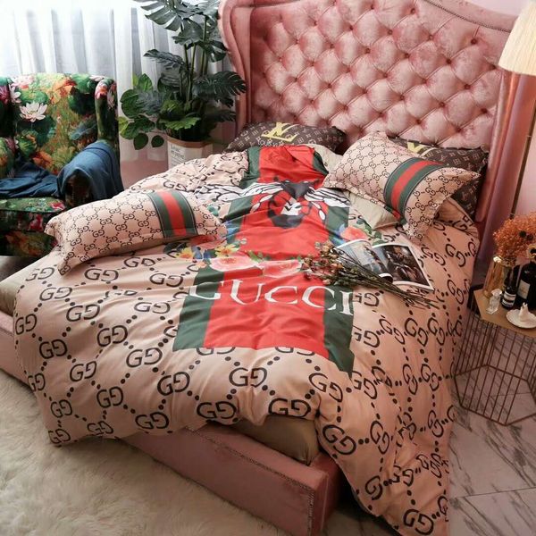 

Brand Letter G Little Bees Printed American Style Geometric Bedlinens Sanding Cotton Fabric Queen size Cotton Cover Set 4pcs Bedding Set