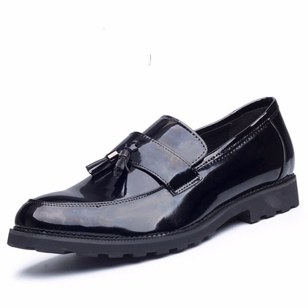 

qwedf men shoes big size casual 2017 tassel loafers black slip on patent leather mens vintage waterproof fringe shoes men g8-24