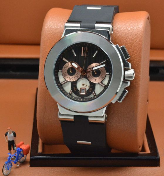 

42MM Кварцевый хронограф Дата Мужские часы Наручные часы Серебряная рамка Черный б