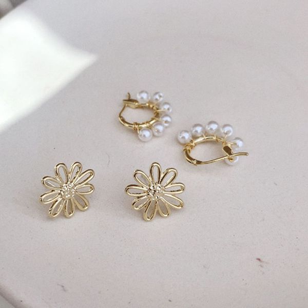

2pair/set elegant cute silver/gold color small pearl daisy flower stud earrings for women accessories girl gift fashion jewelry, Golden;silver