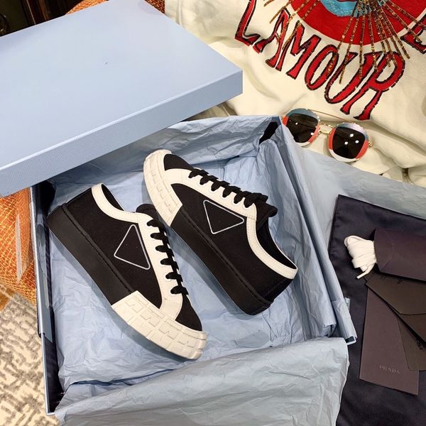 

r shoes sheepskin and calfskin. color stitching outsole made lighter and more comfortable. stylish and simple size 35-41, Black