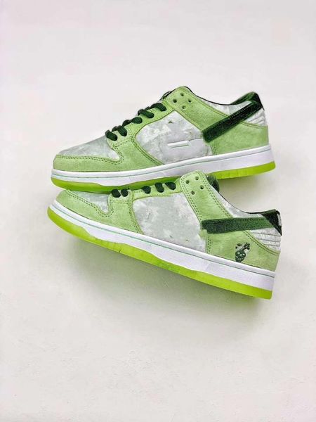 

2020 new embroidery strangelove x sb dunk low pro green chaussures running shoes women mens designer sport trainers sneakers ct2552-700