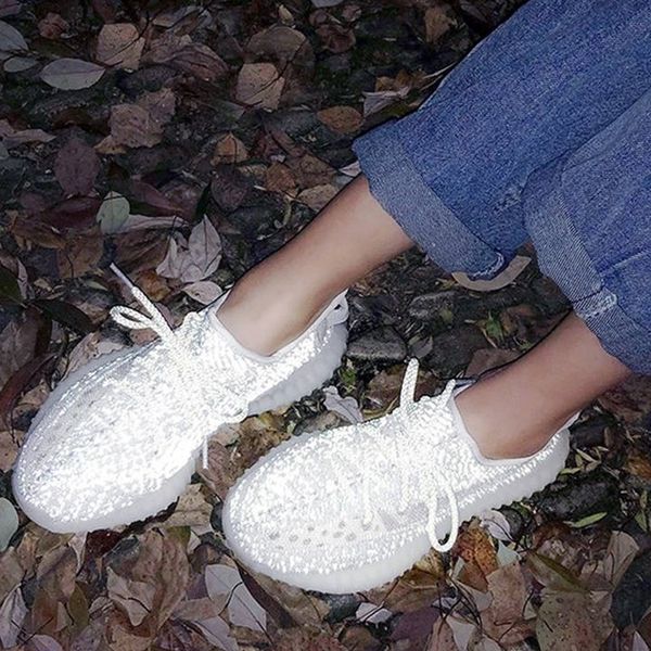 

2020 kanye west v2 zebra white static reflective cinder brand sneakers glow mens running shoes black tail light womens sneakers