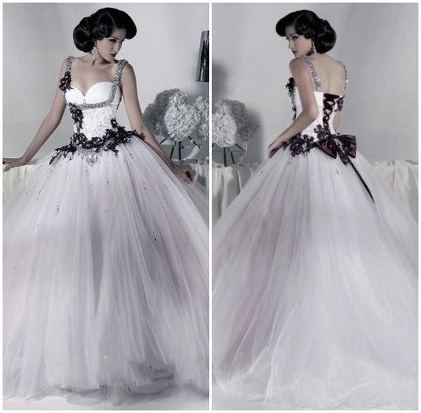 Viktorianisches schwarz-weißes Gothic-Hochzeitskleid, Ballkleid, Tüll, Perlenträger, Schnürung am Rücken, weiße und schwarze Brautkleider nach Maß