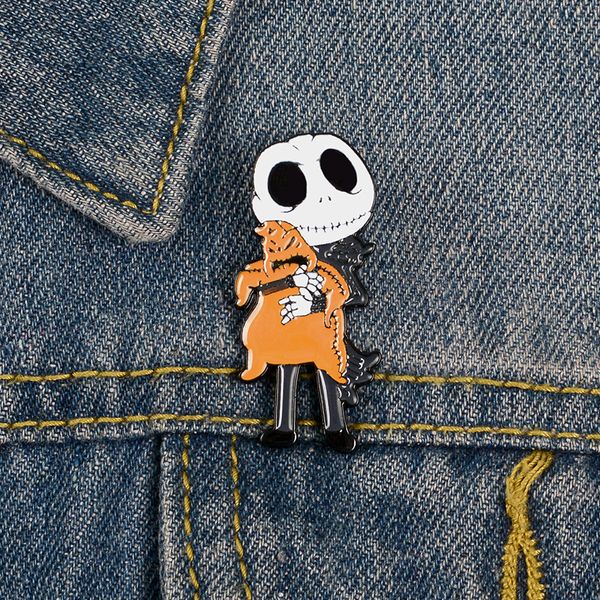 

skeleton skull hold strange species enamel brooch lapel pin clothes bag badge punk jewelry gift for friends, Gray