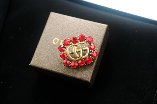 

celebrity design luxury letter pearl diamond brooch decorations fashion letter bee insect brooch jewelry with box, Gray