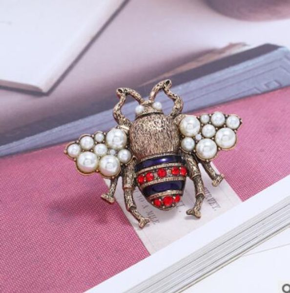 

fashionable graceful letter ladies brooch metal hollowed out rhinestone brooches zinc alloy pin designer for women jewelry6, Gray