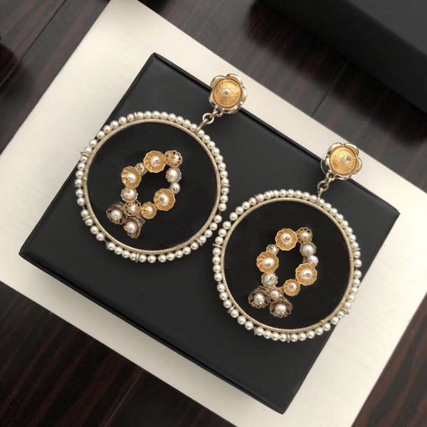 

Модный бренд Золотой цветок Дизайнерские серьги для леди Дизайн Женщины Партии С