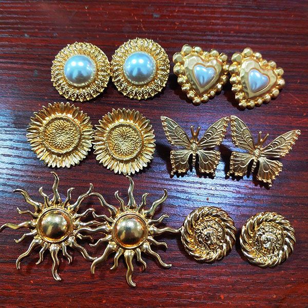 

hepburn wind after antique after carved joker elegant sun metal earrings love vintage import jewelry, Golden;silver