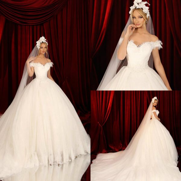 

luxury ball gown wedding dresses off shoulder lace appliques bridal gowns 2021 custom made arabic church wedding dress vestido de novia, White