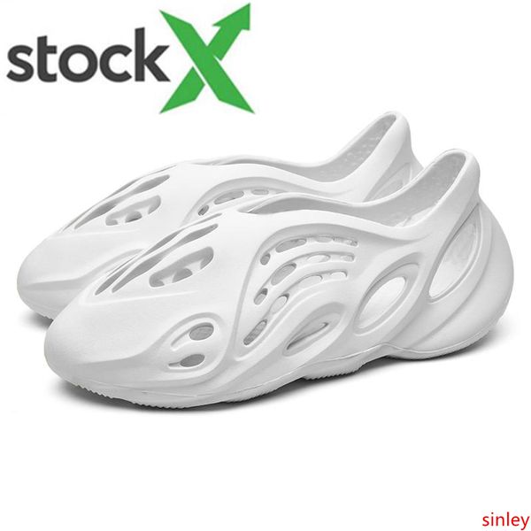 

2020 kanye foam runner designer sandals clog for men women triple black red white beige mens casual slip on sandal fashion shoes