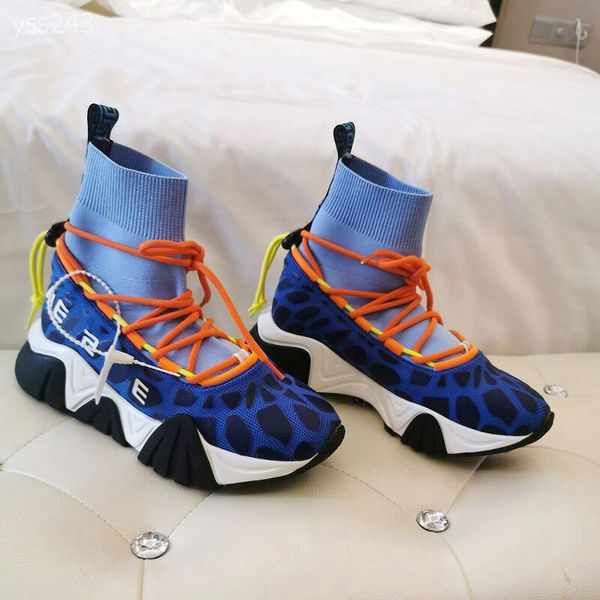 

2020 new men women socks shoes speed trainer black blue fashion luxury mens trainers casual canvas sneakers handsome