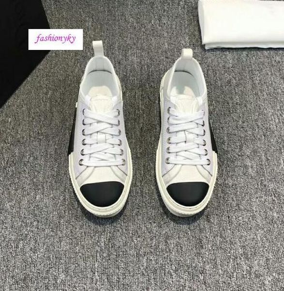 

classics b23 "single m classic as the main vision, in the way of large-area printing on the upper lovers size 38, Black
