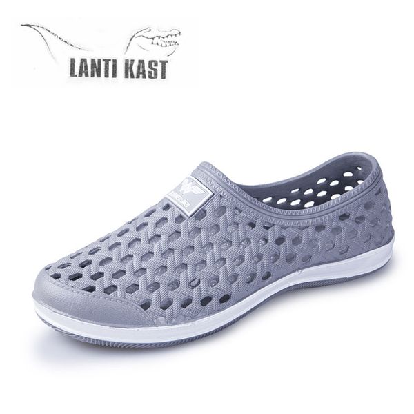 

water shoes men aqua shoes male sandals summer barefoot clogs slippers new 2019 swimming fishing sea sandal