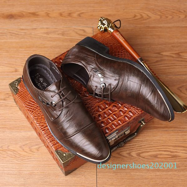 

d48 2020 new designs mens triple black lightweight link-embossed sole designer luxury trainers casual shoes d01