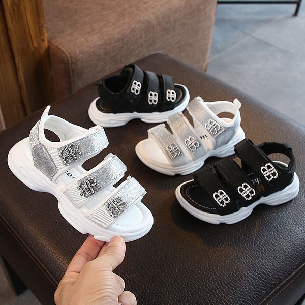 

2020 мода кожа детская обувь письмо дизайн сандалии обувь для девочек для детей обувь для мальчиков летние блестящие пляжные сандалии оптом, Black;red