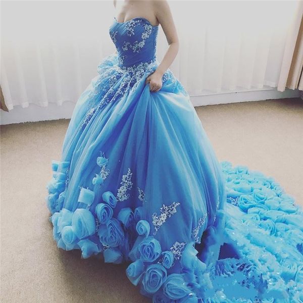 2020 Seksi Mavi Balo Elbise Gelinlik Sevgilim Dantel Uygulamalar Boncuklar El Yapımı Çiçekler Mahkeme Treni Formal Quinceanera Elbise Gelin Gowns