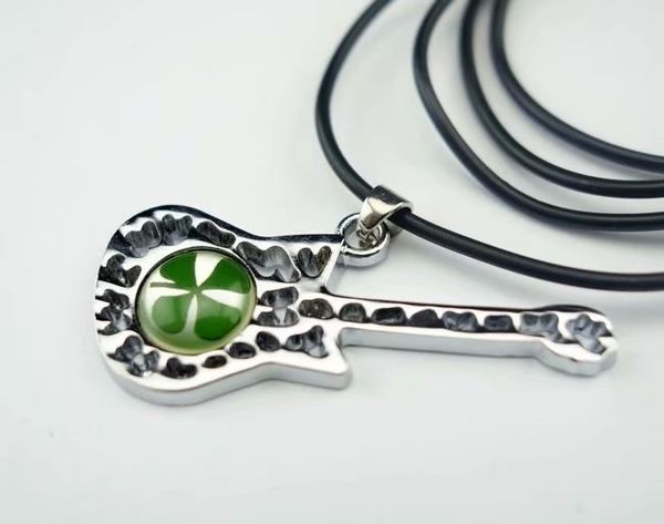 

news--real four leaf clover with violin shape handmade pendant 5 pcs sale yqtdmy, Slivery;golden