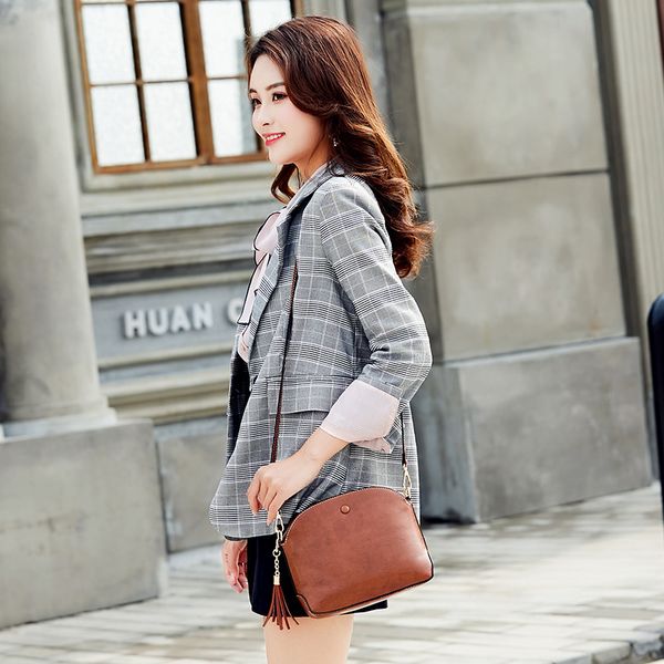 

2020 new women's diagonal bag korean version of the simple ladies shell bag fashion casual ladies tassel crossbody