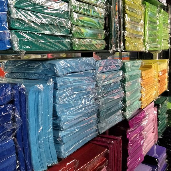 

20pcs / серия может выбрать цвет solid color войлок ткань pure colors нетканые diy 30cm * 30cm чистые материалы подарки пакета, Black;white