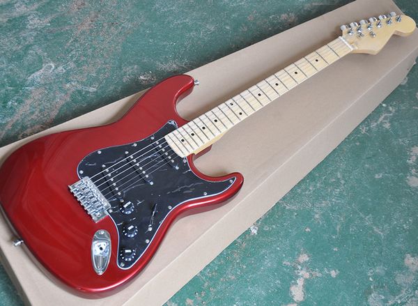 Chitarra elettrica rossa metallizzata all'ingrosso della fabbrica con tastiera in acero, battipenna / pickup / manopole neri, personalizzabile