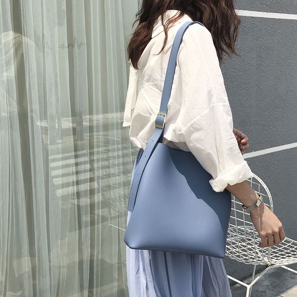 

2020 korean version of solid color large capacity shoulder bag bucket bag messenger women handbag