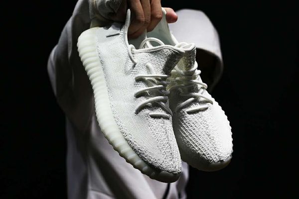 

бесплатная доставка kanye west классических кроссовки мужчины женщина зебра кремовый замороженная желтая разводят спортивную обувь большого