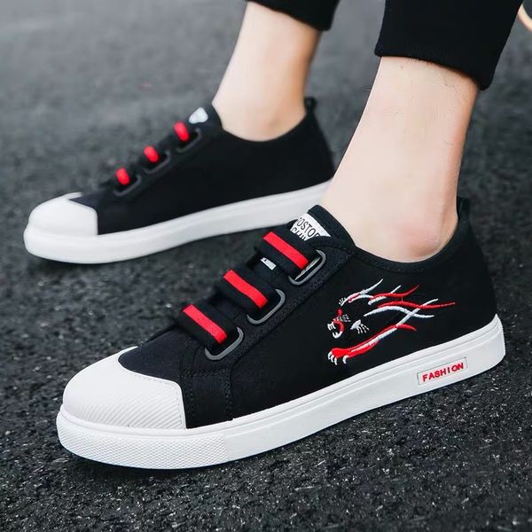 

summer bean canvas shoes students skateboard shoes foot breathable casual shoes men's korean version of the trend, Black