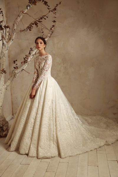 Abiti da sposa Tony Ward 2019 Abiti da sposa con applicazioni di pizzo a maniche lunghe Una linea Country Style Plus Size Abito da sposa con collo gioiello