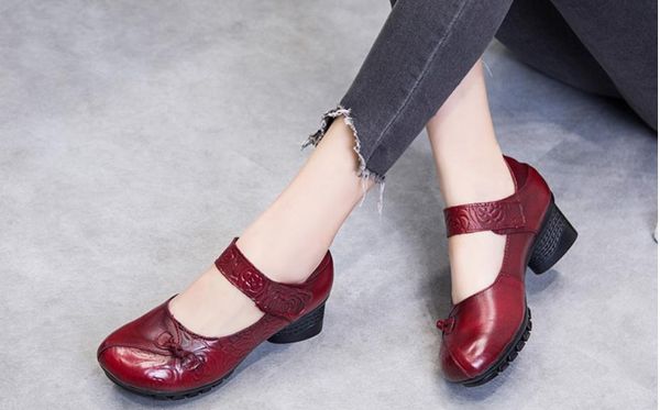 

2019 women's shoes in spring and autumn with new style coarse heel round head comfortable slip-proof soft bottom mother shoes@q789, Black
