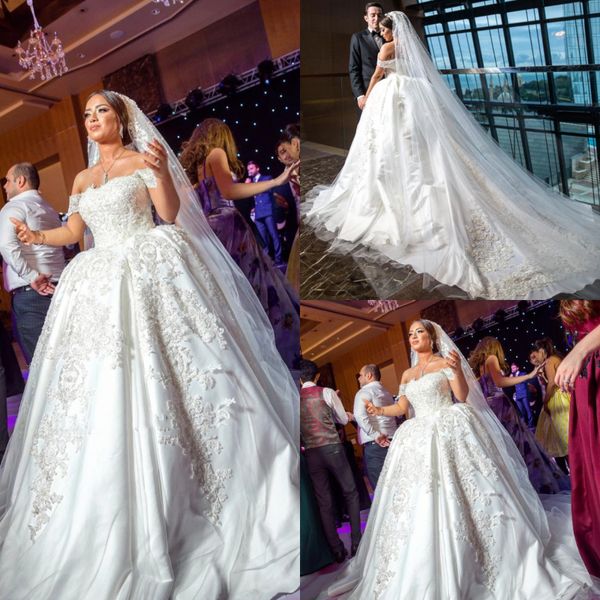 Luxo Árabe Bola De Laço Vestidos De Casamento Vestidos Barco Pescoço Plus Size Appliques Royal Train Vestido Nupcial Online Mangas Curtas Robe de Mariée 2019