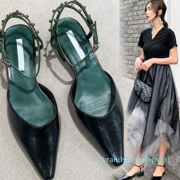

crystal2019 woman sandals closed toe fairy style flat heel women's shoes ins fashion with rivets pointed toe, Black