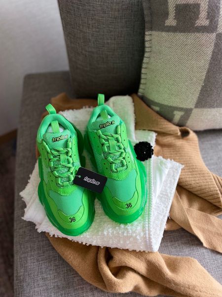 

2020 latest men's style fashion luxury casual sports low-shoes jogging shoes basketball couple flats, Black