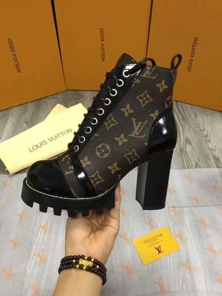 

Snowboards e botas de esqui watch_b