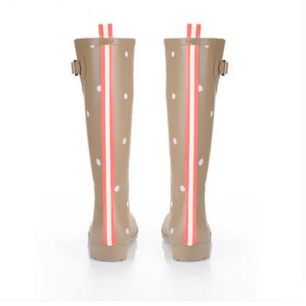 Hot Sale-ng Polka Dot Ladies Rubber MIid-Calf Heels Impermeable Hebilla Rainboots 2016 Nuevo diseño de moda Mujeres Dot Rain