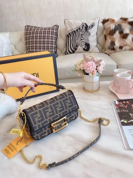 

2020 stylish lady's baguette bag with one shoulder cross handbag must-have handbag soft yet simple large capacity size :18 x 10 cm