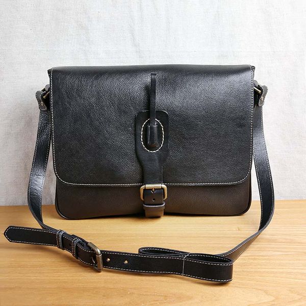 

aetoo handmade leather men's bag flip shoulder bag retro vegetable tanned leather messenger cross section casual tide