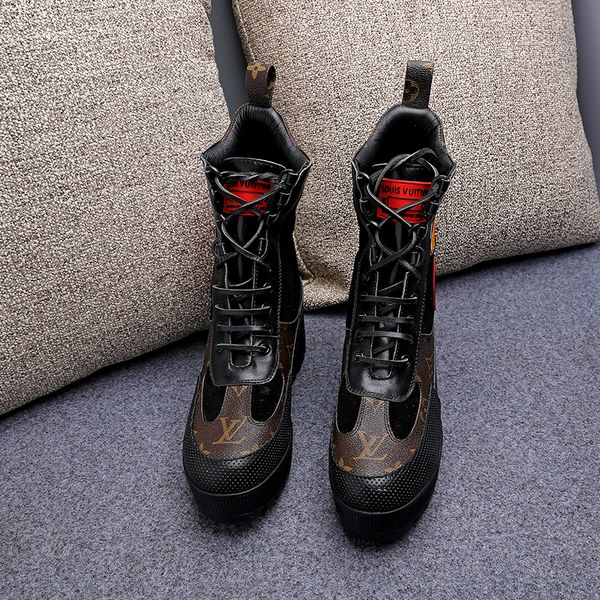 

2019 high grade europe and america winter new short boots thick with high heel martin boots leather platform thick bottom locomotive boots, Black