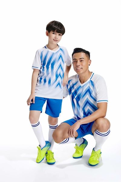 

2019 men training football sets with shorts uniforms reversible football jerseys for that home and away look kits sports b01-14, Black;red