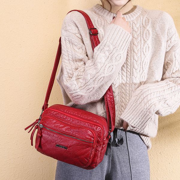 

поведневна женка ђмка еѬез плео мгка икђвенна кожа множевеннй 