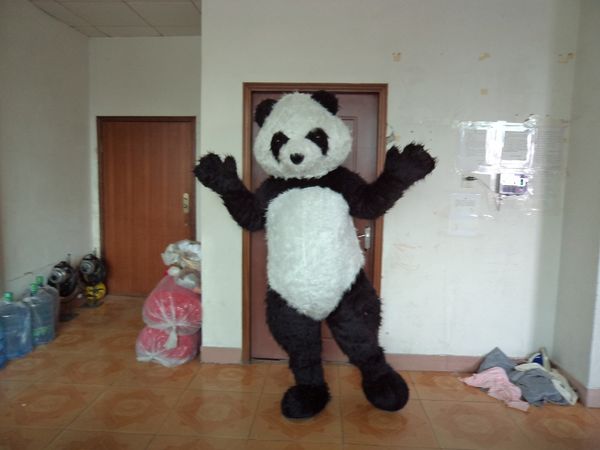 Costume da mascotte del panda classico personalizzato professionale costume da panda gigante dei cartoni animati Vestiti di carattere Festival di Halloween Vestito operato dal partito