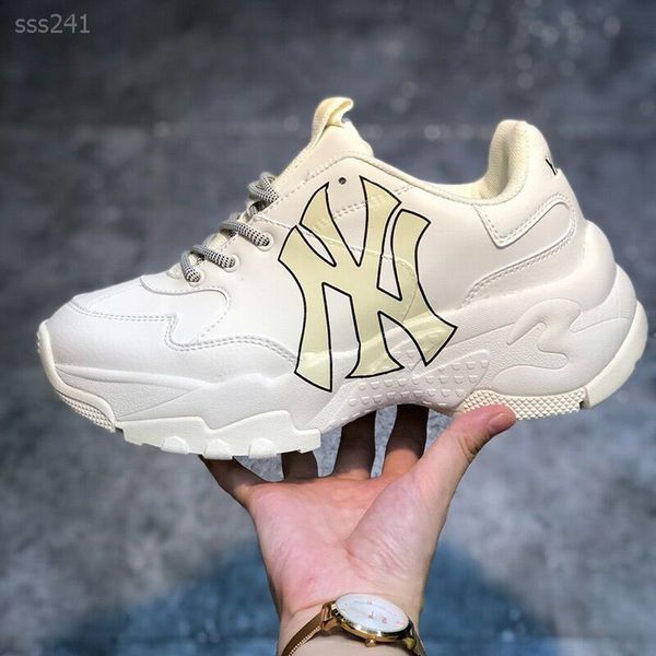 

running shoes for men triple black white red beige womens sports sneakers trainers breathable luxurious size us 6-8.5